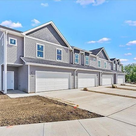 Central Cedar Falls New Construction Townhome! Buitenkant foto