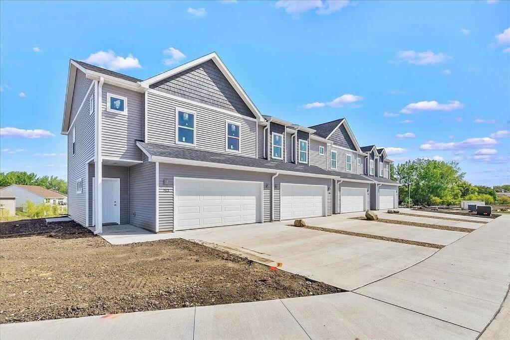 Central Cedar Falls New Construction Townhome! Buitenkant foto