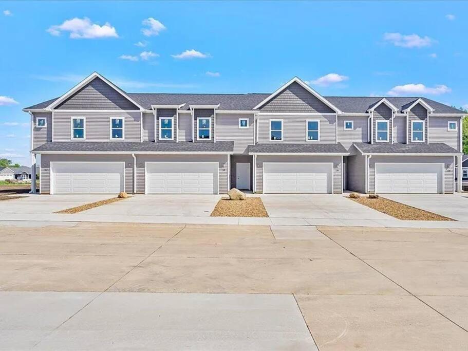 Central Cedar Falls New Construction Townhome! Buitenkant foto